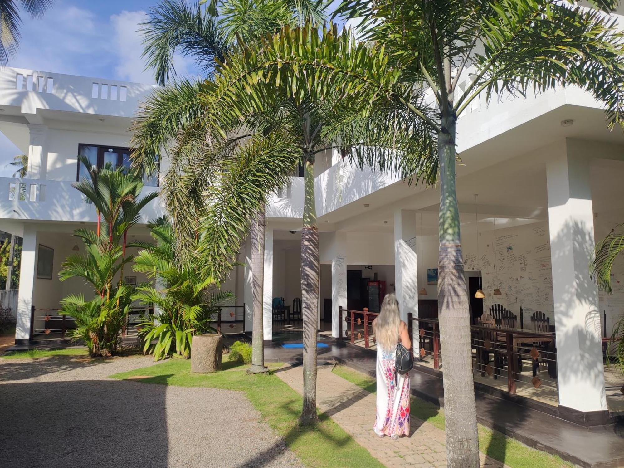 Aurora Hotel Хиккадува Экстерьер фото