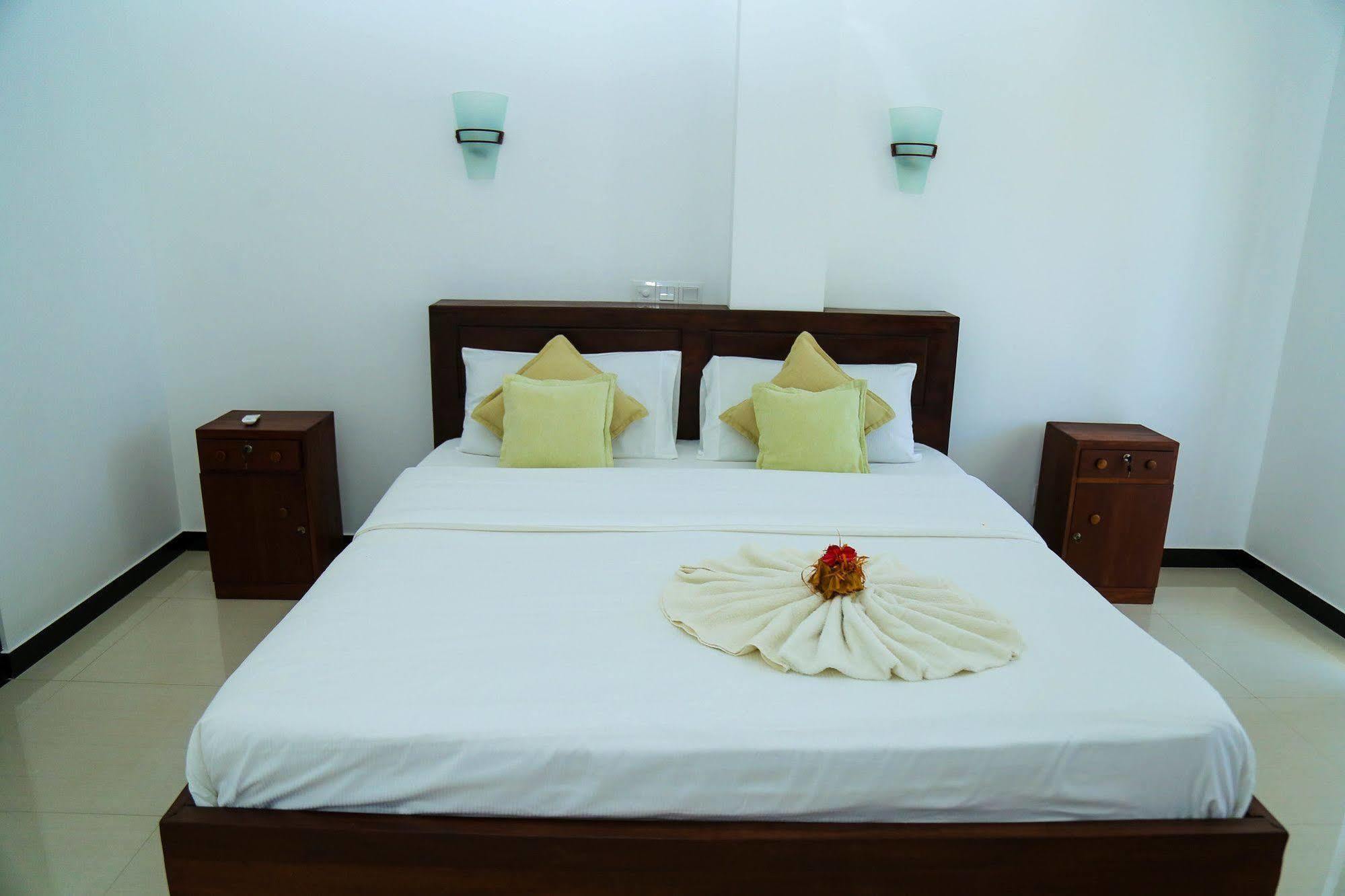 Aurora Hotel Хиккадува Экстерьер фото